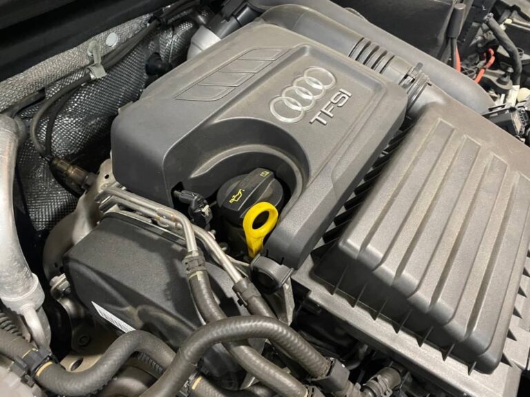 アウディ A3 エンジンオイル交換、エンジンオイルフィルター交換 自動車整備専門 東京・町田ガレージェント