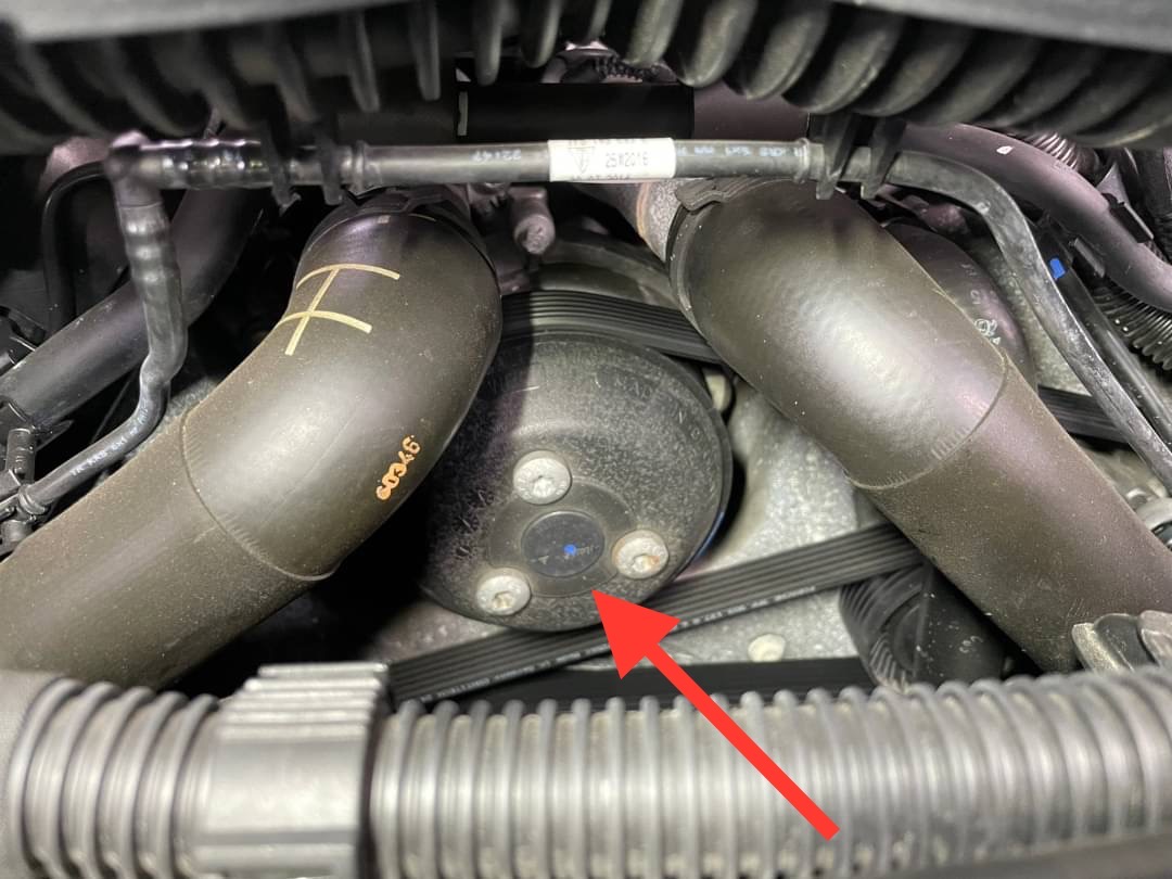 ポルシェ カイエン 958 ウォーターポンプ交換 自動車整備専門 東京・町田ガレージェント