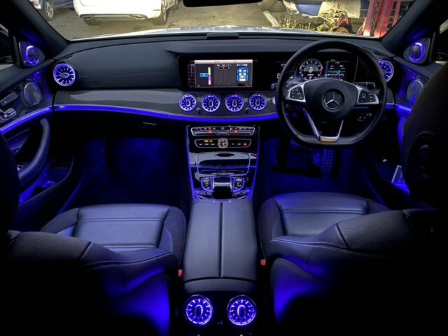 メルセデス ベンツ Eクラス w213 アンビエント ライト 送風口 Fr&Rr メルセデス・ベンツ E43AMG (W213) アンビエントライト 連動エアコン