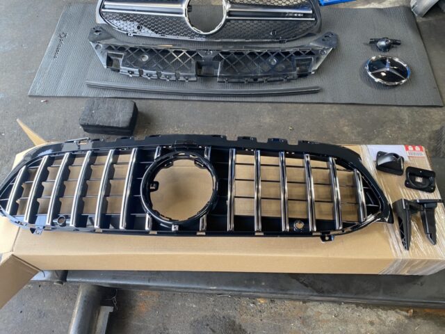 メルセデス・ベンツ A35 AMG（W177）グリル交換 - 自動車整備専門 東京