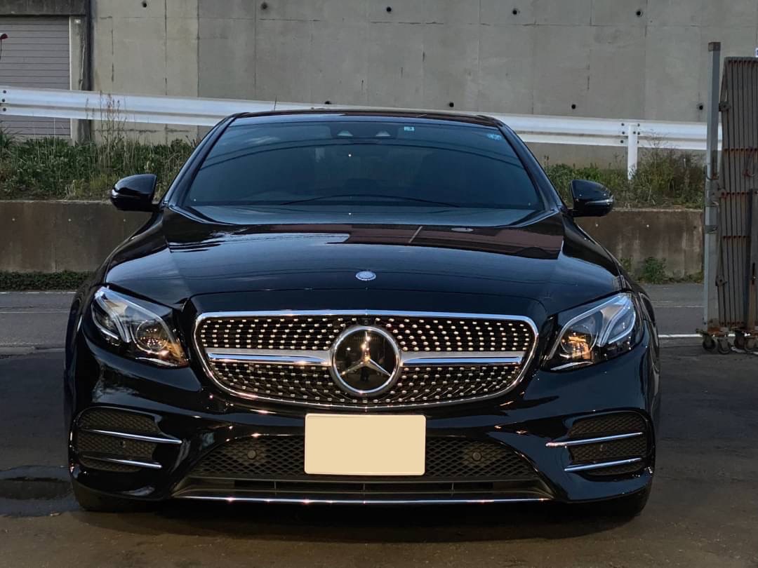 メルセデス・ベンツ Eクラス W213 ダイヤモンドグリル取付 - 自動車