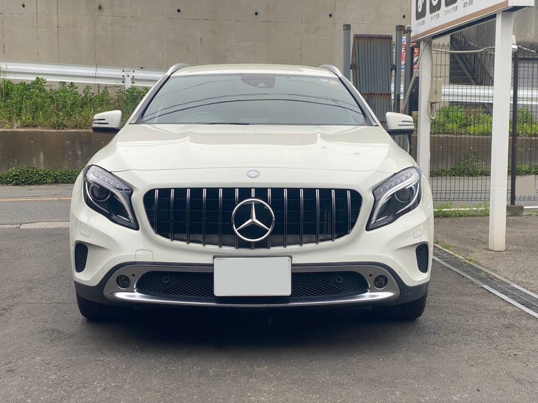 メルセデス・ベンツ GLA X156 パナメリカーナグリル取付 - 自動車整備
