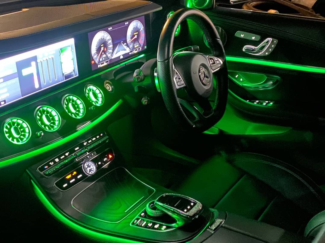 W213 エアコン吹き出し口　アンビエントライト メルセデス・ベンツ Eクラス W213 前後アンビエント連動エアコン