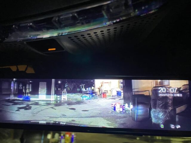 メルセデス・ベンツ Cクラス W205 窓枠モール磨き｜テレビキャンセラー