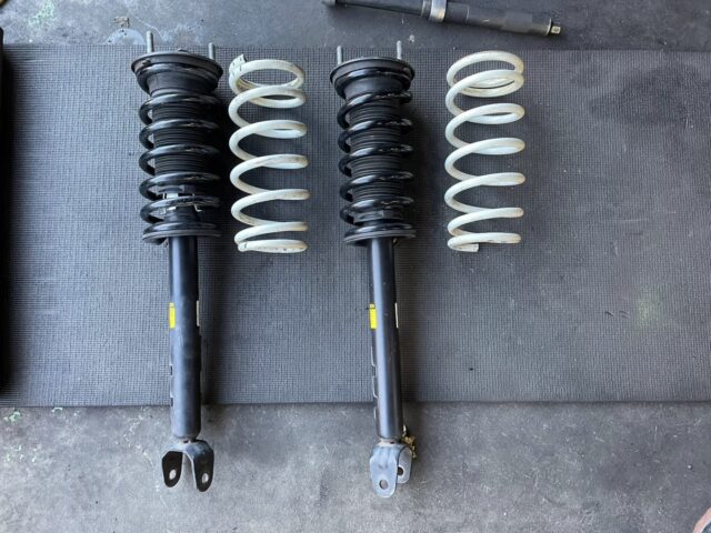 レクサス GS 純正スプリング取付 - 自動車整備専門 東京・町田ガレージ