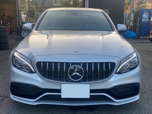メルセデス・ベンツ C63 AMG W205前期 グリル交換 - 町田の輸入車専門