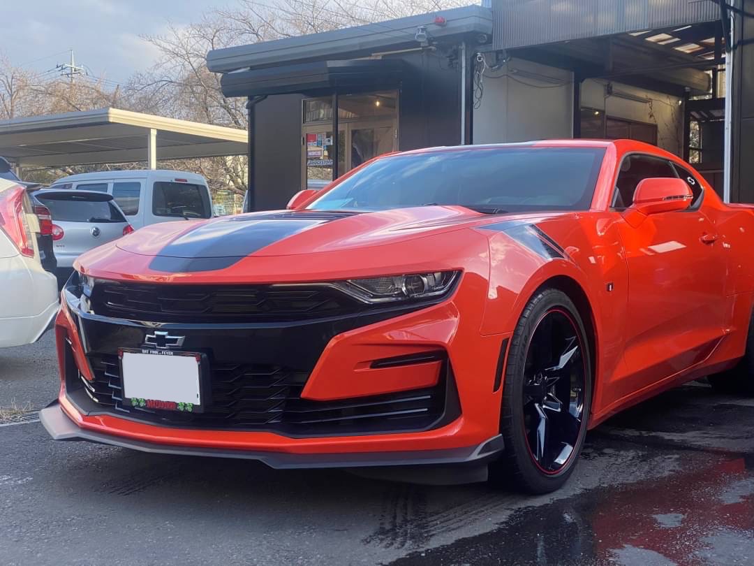 シボレー カマロ フロントリップスポイラー取付 - 自動車整備専門 東京