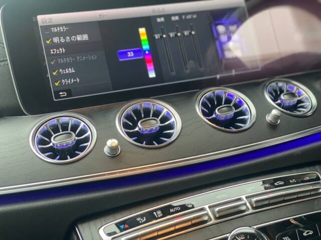 メルセデス・ベンツ Eクラス W213 アンビエント連動エアベント取付