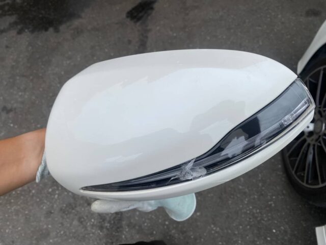 メルセデス・ベンツ Cクラス W205 ドアミラーウィンカーレンズ交換