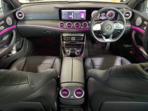 ベンツ Eクラス (W213) アンビエントライト連動エアコン吹き出し口前後